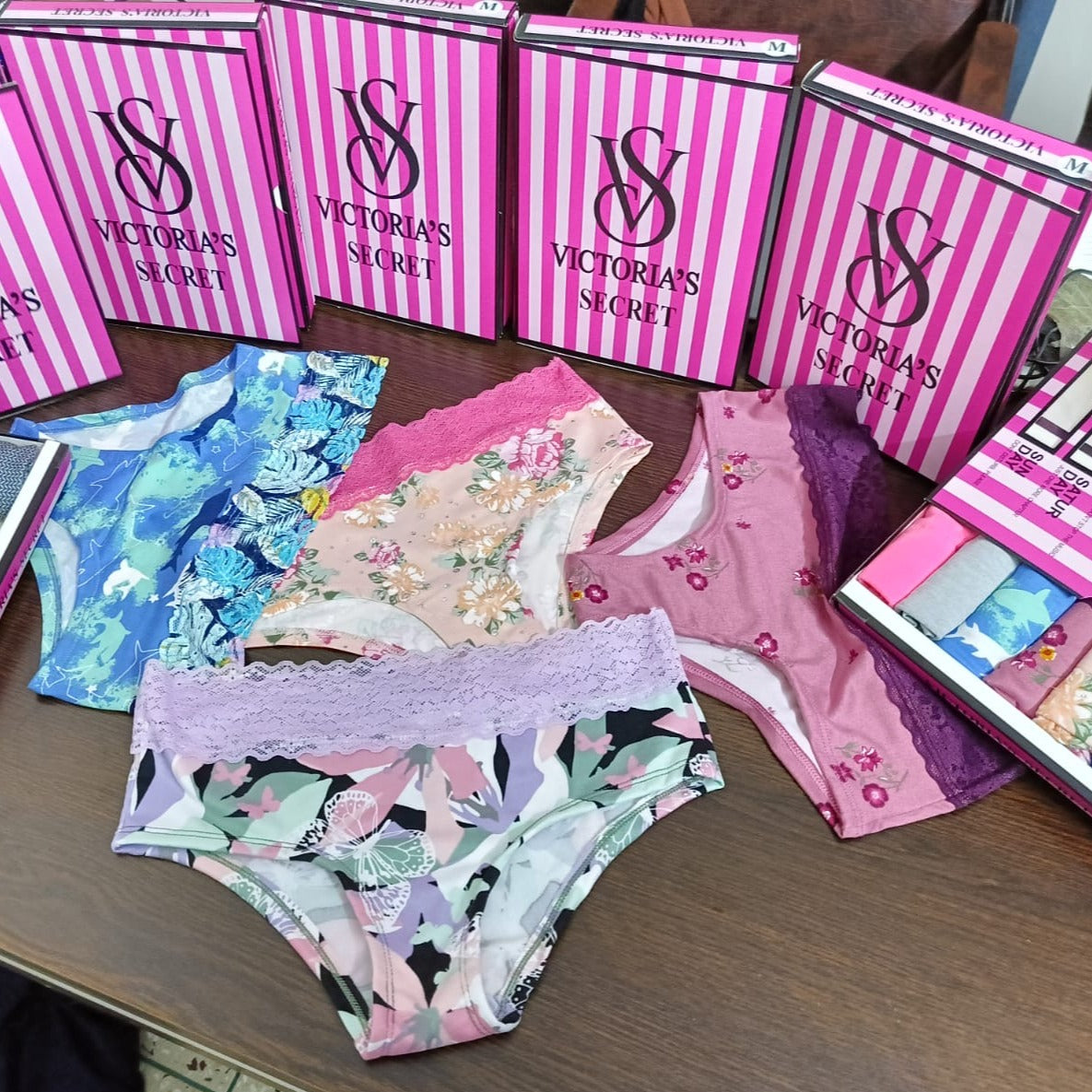 Victoria Secret 7 Pcs Lace Panty Box