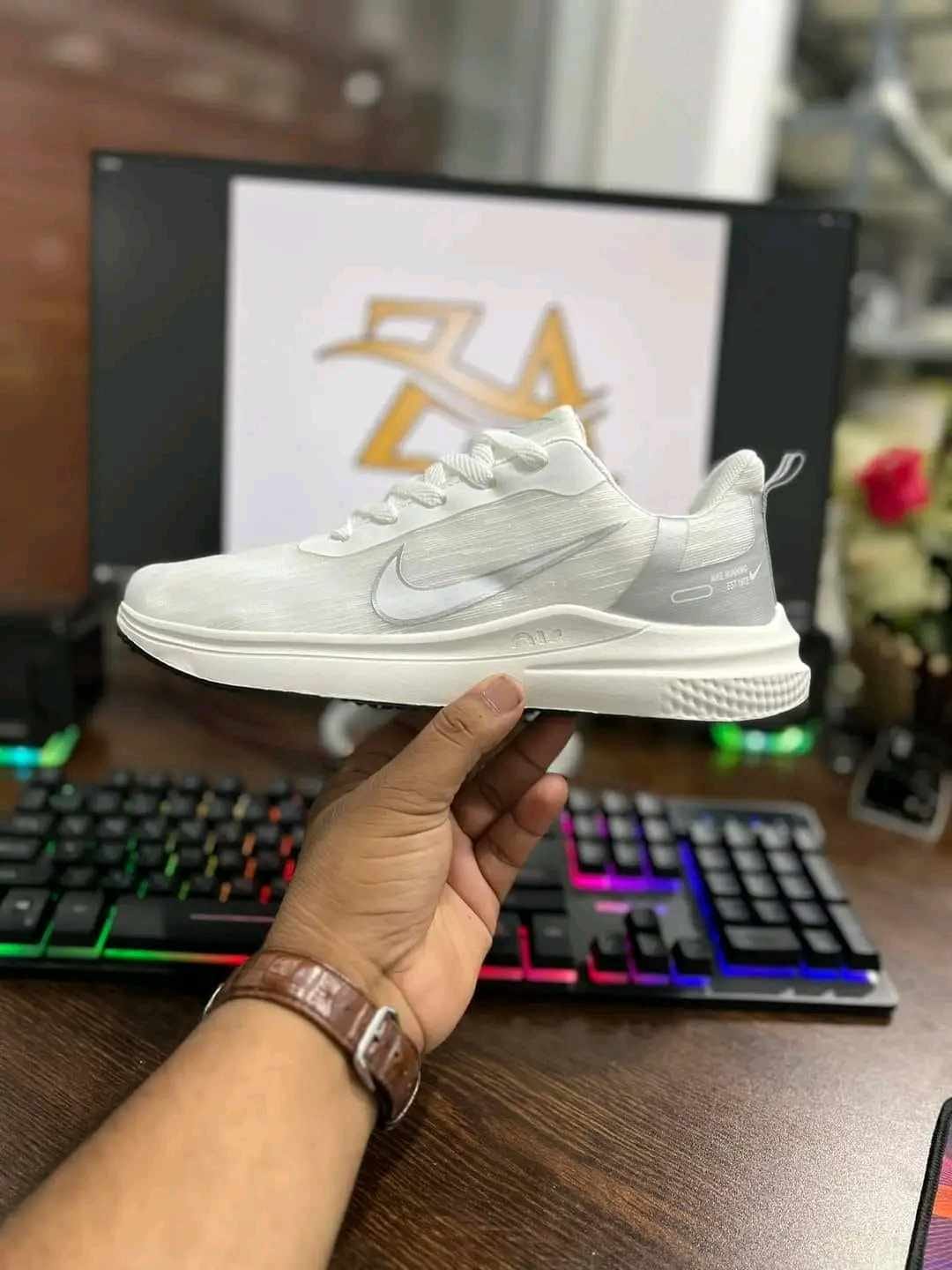 Mens Super Comfortable Lightweight Fashion Shoe Nike