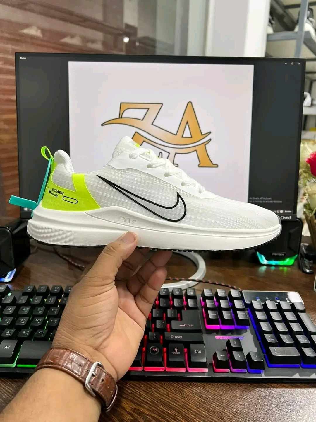 Mens Super Comfortable Lightweight Fashion Shoe Nike