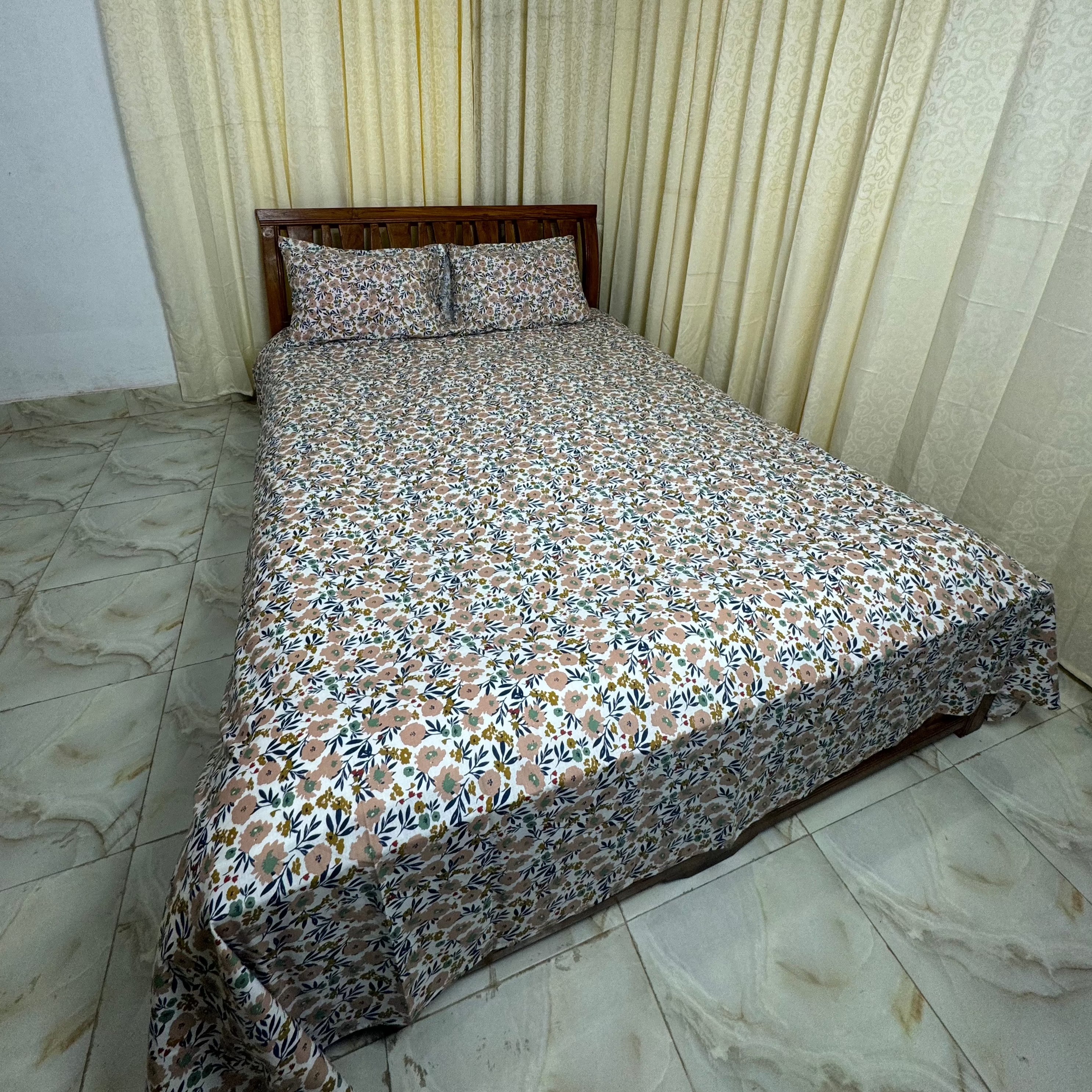 King Size Export Quality Bed Sheet with Two Pillow Cover