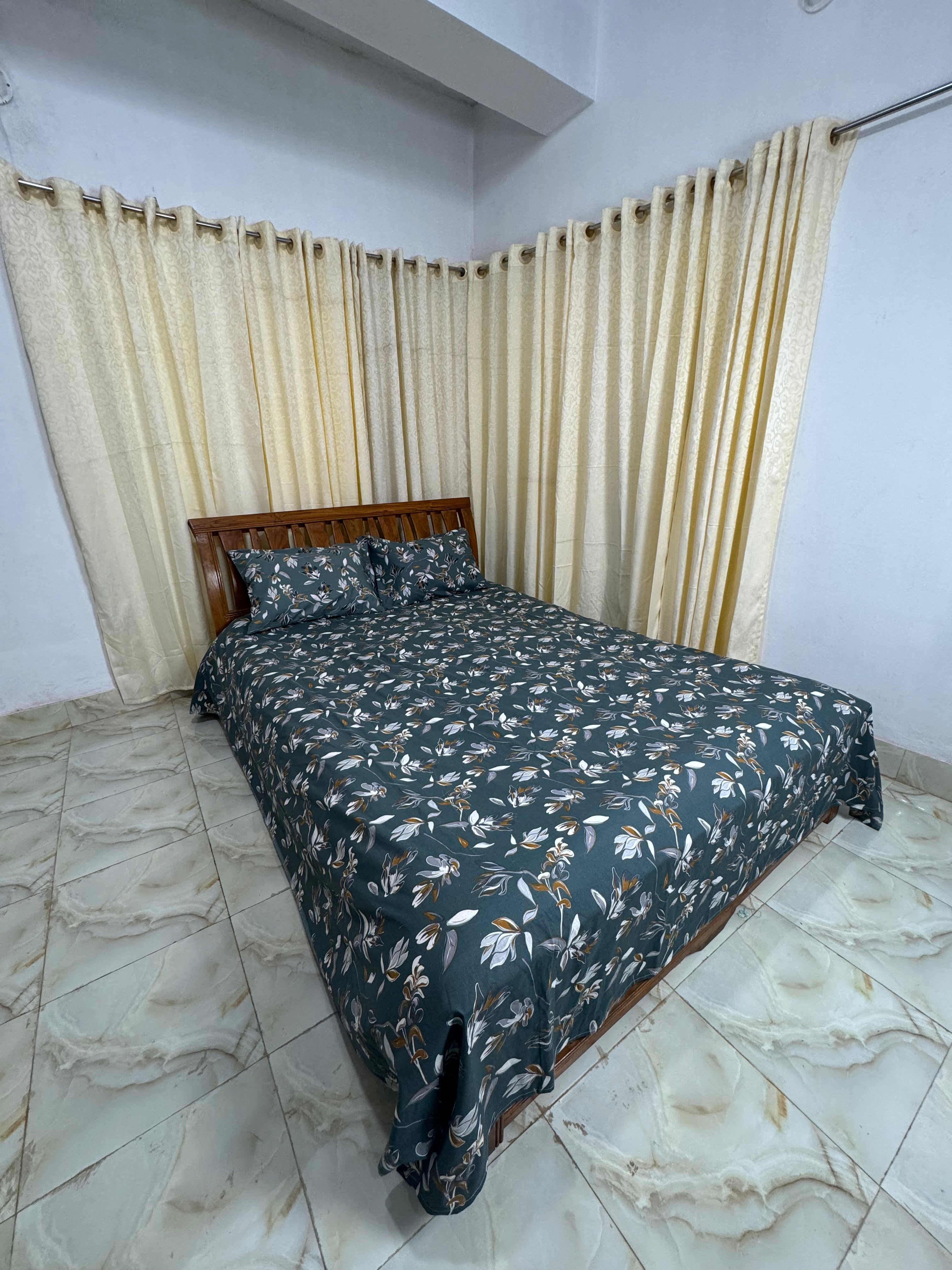 King Size Export Quality Bed Sheet with Two Pillow Cover