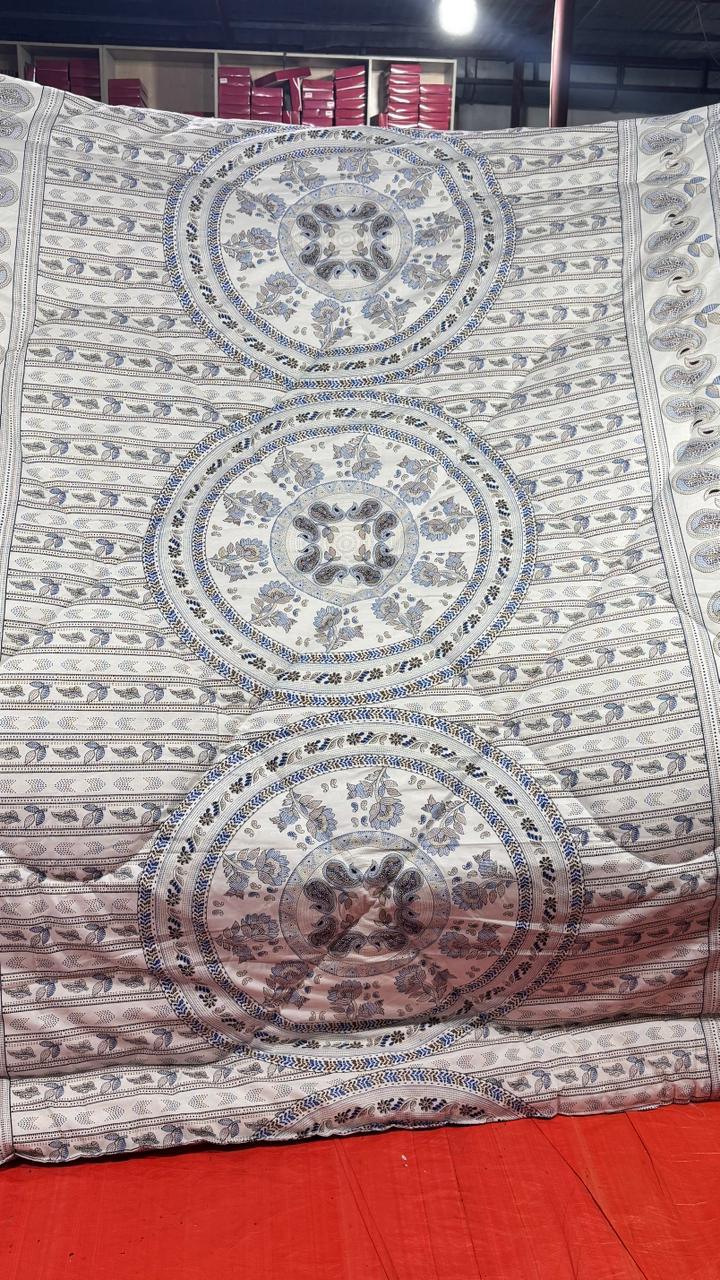 KING SIZE COMFORTER D-18